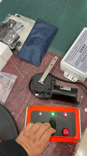 1-way wireless proportional remote controller, 5-lever wireless remote controller and 4-channel wireless remote control proportional valve, with good micro-motion, simple installation, waterproof and remote control distance of 500 meters. #crane #truck #cranetruck #fassi #unic #hiab #cranelife #cranes #effer #pm #xcmg #sany #zoomlion #palfinger | Crane remote control