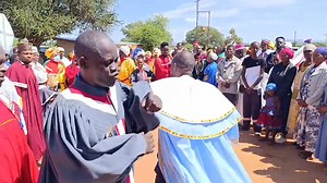 Prophet Mosinyi Mosinyi of Angel of God Church, joined by Archbishop Boitshepelo Jakoba of Conollias Apostolic Church, stormed into Ga-le-Kgatshwane this morning to confront the mysterious month-long fire tormenting the Seitshiro family. For weeks, flames have swallowed everything donated such as food combos, children’s uniforms, beds and TVs. Burning daily and leaving the family in fear. Today, armed with prayer and spiritual tools, the men of God moved through the yard removing strange items a