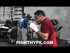ANDRE WARD INTENSE FOCUS AS HE WARMS UP FOR TRAINING AHEAD OF SULLIVAN BARRERA CLASH