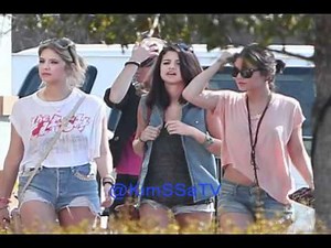 Selena Gomez, Ashley & Vanessa (Spring Breakers Cast Returns To Hotel) (March 1- Pictures)
