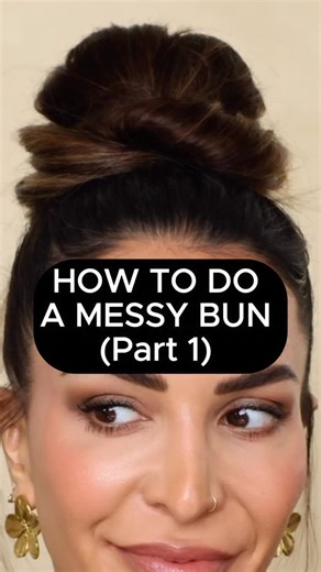 How to do a MESSY BUN (Part 1) There are sooooo many easy techniques for doing messy buns. Here’s one of my favourites ❤️ Stay tuned for the rest of this series #messybun #messybuntutorial #messybunhair #messybuns #howtodoamessybun #messybunhairstyle #easymessybun | Glam Girl Gabi