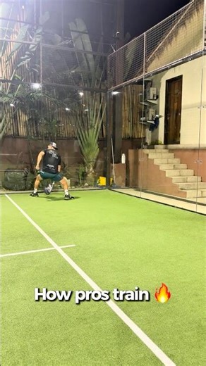 How the PROS train #padellife #padel #padeltips #padelcoach #learnpadel #padelplayers #padelviral