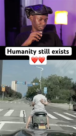 Man helps stranger scratch his back