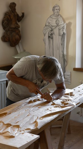 We’ve just started working on a large commission for a private chapel in California! Our woodcarver is currently carving the first four bas-reliefs for two side altars. The full commission includes a main altar, the two side altars, a Marian altar, new frames for the existing Stations of the Cross, and several other smaller elements. All reliefs will be hand-carved from linden wood and beautifully painted afterwards. More updates on this exciting project coming soon! #handcrafted #woodcarving #i