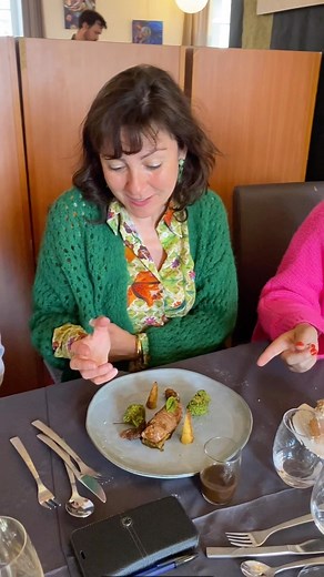 Très heureuse d’avoir été membre du jury de la première édition du concours culinaire Cuisine-moi le Comminges, au lycée hôtelier Sainte-Thérèse de Saint-Gaudens. Bravo aux jeunes, aux amateurs, aux professionnels et aux organisateurs. #gastronomie #concours #cuisine #agriculture #comminges #occitanie #suddefrance | Carole Delga