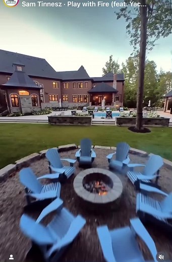 Can’t beat this back yard oasis. Such a compliment to this first class home that is truly next to none. Luxury at its best throughout this masterpiece situated on a private treed court. #ongarorealestate #realtor #luxurylife #estate #kleinburg