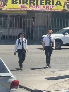 Y como le hacen para mantener sus camisas tan blancas y que cargan en sus mochilas 🎒 🤔🤫🤣 | Aventa2