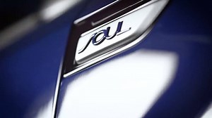 Découvrez le Concept Car Kia Soul First Class, présenté lors du SEMA de Las Vegas. Imaginé pour les personnes souvent en déplacement, ce Kia Soul remanié dispose d'un écran LED 40 pouces, d'un ordinateur intégré et d'un système audio premium. | Kia France