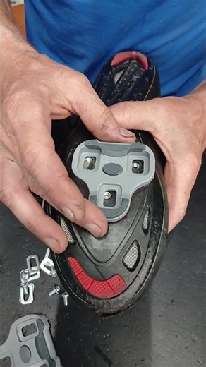 Worn-out CLEATS? Here is how I CHANGE them in 1 minute!