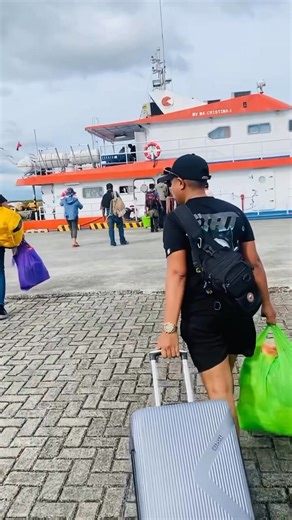 Salamat sa pagmamahal na hindi tinitipid. Sa mga yakap na buo, hindi kalahati. Sa mga oras na ibinibigay mo kahit pagod ka rin. Salamat sa pag-intindi kahit hindi ako madaling mahalin. Sa pananatili kahit may mas madali namang umalis. Sa mundong sanay magkulang, ikaw ang hindi nagdadamot. At kung may ipagmamalaki man ako, iyon ay ang katotohanang minahal mo ako nang walang tipid, walang bawas, walang alinlangan. Salamat Mahal🥹😘Lagi kang mag iingat sa trabaho 🫶🏻😘 Bale Ten Kawnts | Rochelle M