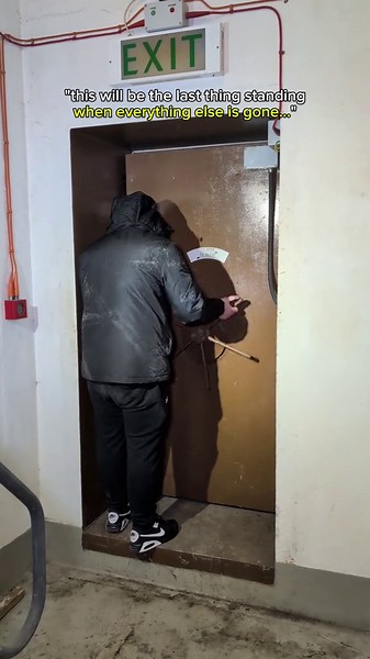 What is used to keep out and save lives of many big heavy blast doors if these can't stop it nothing can... #military #urbex #abandoned #exploring #urbanexploring