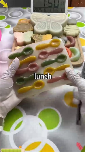 Emma's Generosity: Sharing Lunch with Becca