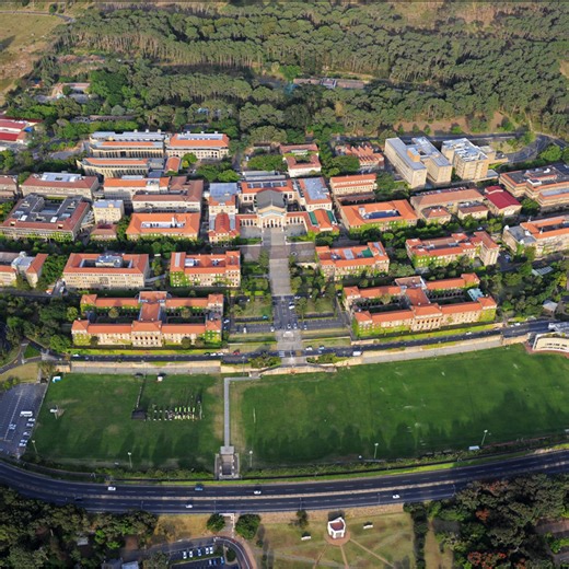 [VIDEO] How often do you walk to campus? If you can, consider this your official encouragement to start. Walking offers immediate benefits: sharper focus, reduced stress, better cardiovascular health and that essential transition time your brain needs between home and lectures. It’s a small, intentional choice that makes a real difference. The ‘Blue Route’ offers a secure path between upper and lower campus, marked by nine signature bollards with flashing blue lights. The bollards are evenly spa