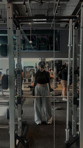 This year, I met someone I didn’t expect to meet… Someone who fell in love with running… deeply… Someone who found genuine happiness in it… Someone who got her SPARK back… Someone who actually gets excited to go out again… Someone who moves waaaay more than she used to… And that someone happens to just be ME… When I think about this year and what really stood out the most… There’s honestly nothing else that comes to mind… This year is when I fell in LOVE with running… That’s really the highlight