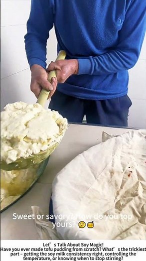 Traditional Tofu Pudding – Turning Soy Milk into a Silky Dessert by Hand! 🥄🌱