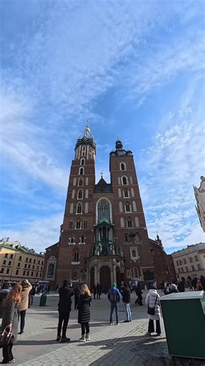 Hejnał Mariacki: The Iconic Bugle Call of Krakow