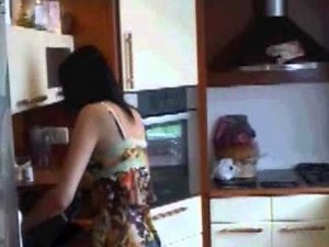 Reife Hausfrau ist willig in der küche