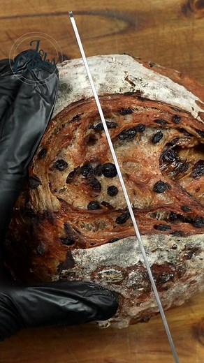 260K views · 1.4K reactions | Get ready to gush over this super easy delicious No Knead Cinnamon Raisin Bread! Baked right in a cast iron pot, it’s got a crispy crust, soft springy texture, and is perfectly sweetened with a touch of brown sugar. Your family will not be able to wait to slice into it as the amazing aroma of cinnamon raisin fills your home as this yummy bread bakes in the oven! Recipe—https://www.jocooks.com/recipes/no-knead-cinnamon-raisin-bread/ | JoCooks | Facebook