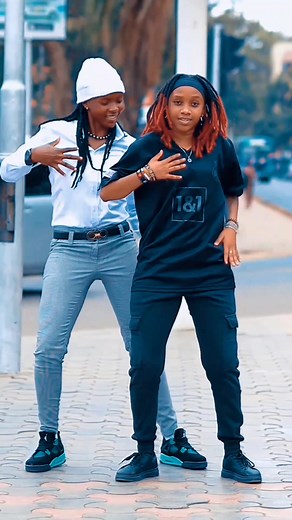 Dance Challenge with Tess Currie and Reina | Lovely Moments