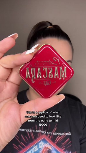 Vintage Makeup History: Beauty Tricks and Mascara Hacks from the 1900s