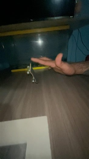 #kickflip a #noses #reverse 🇲🇽🛹🏂 #fingerboard #fingerskate #skate #techdeck #tricks #trucos