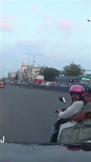 thinkware q200 captured every funny moments #dashcamvideos #caraccessories #carsafetyindia