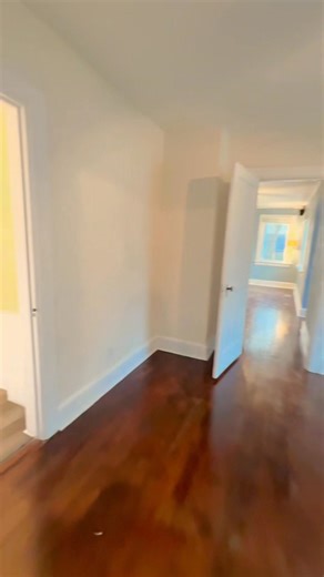 🏡 New to the market in Norfolk — full of charm, character, and cozy vibes. Welcome home to this beautiful 3-bedroom, 2-bath Cape Cod in the heart of the sought-after Pinehurst area of Norfolk 🤍 Situated on a corner lot, this home blends timeless character with inviting spaces perfect for everyday living and entertaining. ✨ Warm wood floors 🔥 Wood-burning fireplace 🌞 Sunroom filled with natural light 🌿 Private fenced backyard patio 🛏 Cozy upstairs bedroom retreat 📍 300 Burleigh Ave, Norfol