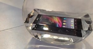 Video: Sony Xperia Z and ZL comparison (plus the Xperia Z takes a quick bath)