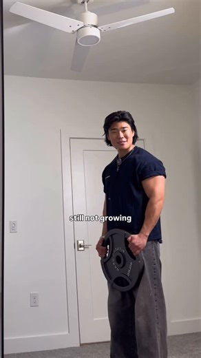 Jun Yuh | Personal Branding & Content Strategy on Instagram: "it’s meant to be HARD. you’re meant to lose followers, question your branding, and experiment ALL the time. the accounts that win are the ones who can navigate each of those experiences effectively & i hope to share everything i know with you on this page! whether you’re just starting or have been creating for years, follow @jun_yuh & let’s win together 🤝🏼"