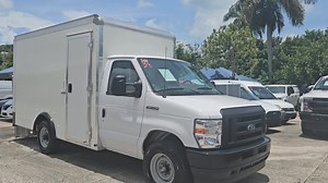 Ford E350 2023 12ft caja. 2k millas solamente Aceptamos trade in con o sin deuda. Llame o escriba 7874939044_7872702826. Vea inventario www.caribeautopr.com. | Caribe Auto