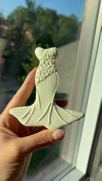 Decorate a wedding cookie with royal icing with me!