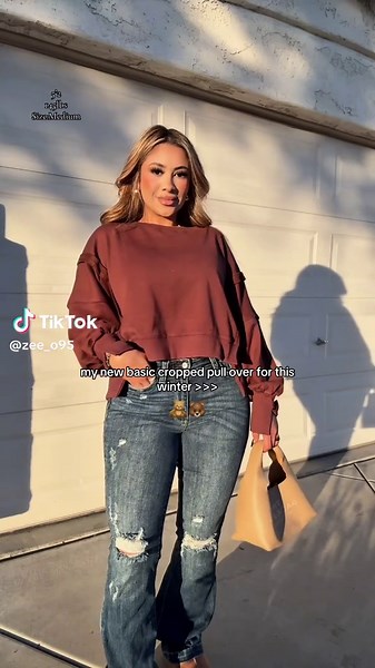 This cropped pullover sweatshirt is 10/10! I need all the colors🤏🏽🤩🤎 #fyp #sweatshirt #pullover #croptop #tiktokshopblackfriday