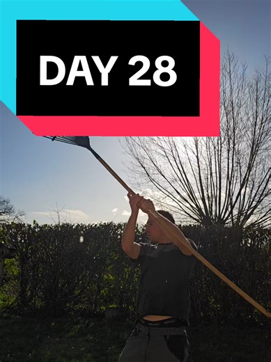 DAY 28 ⚡️ Petit training au bâton aujourd'hui ! 🤣 ​Rattrape le DAY 27 ici 👇 @L'Apprenti Cascadeur ​#LApprentiCascadeur #Day28 #StaffTraining #Stunt #Mayenne