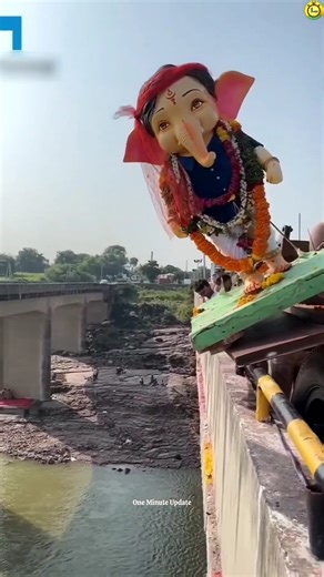 Please don't throw away Ganpati Bappa's idol like this brother🥺 #shorts #shortsfeed #ganeshchaturthi