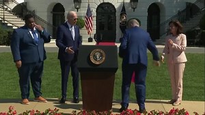 Viral: Biden shakes hand with US senator; immediately 'forgets' and extends his hand again