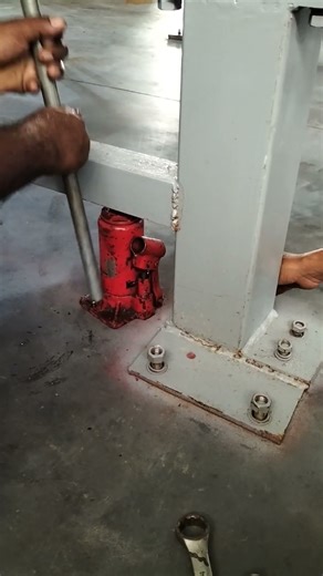 Filling/Adjusting Metal Frame Using Hydraulic Jack | Heavy Frame Alignment 🛠️🔧 #shorts #viral #10m