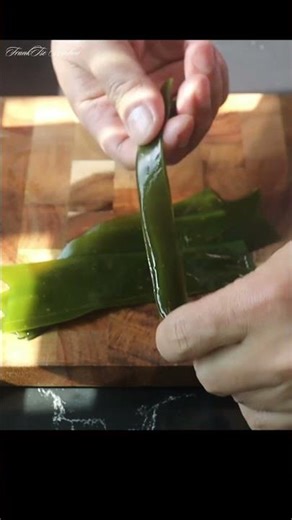 Tie the kelp into knots #WRPBBS01 #kelp #foodprep #foodpreparation #kitchenhacks #kitchentips