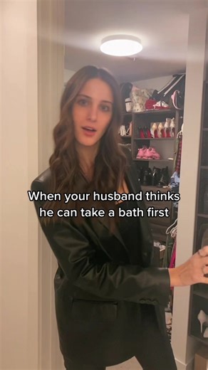 Obviously I should go first 💁🏻‍♀️ #couplecomedy #couplegoals #relationshipgoals