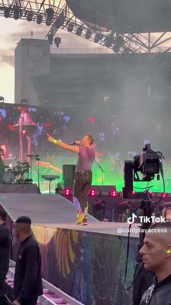 Coldplay Hymn for the Weekend Concert Highlights