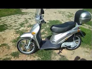 Piaggio Liberty 50 2T 1998 Start and Rev Part 1.