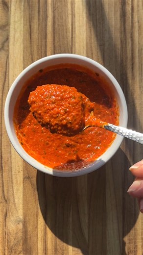 SAVE my addicting 5 minute ROMESCO sauce! It will be your go to when serving chicken and veggies! 🍗🫑 Your new favorite sauce! Romesco Sauce: • 2 garlic cloves • ½ cup of Marcona or regular almonds • 2, 11 ounce jars of drained and rinsed roasted piquillo or bell peppers • ½ tsp salt • 1 tsp smoked paprika • 1 ½ tbsp sherry vinegar • ⅓ cup olive oil • ⅓ cup parsley Chicken Spiedini: • ⅓ cup olive oil • 3 tbsp red wine vinegar • 1 tsp salt • ¼ tsp pepper • 1 tsp oregano • ½ tsp onion powder • ¼ 