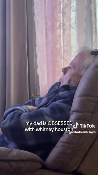 he’ll do this for hours #fyp #whitneyhouston #boomer | Whitney Houston