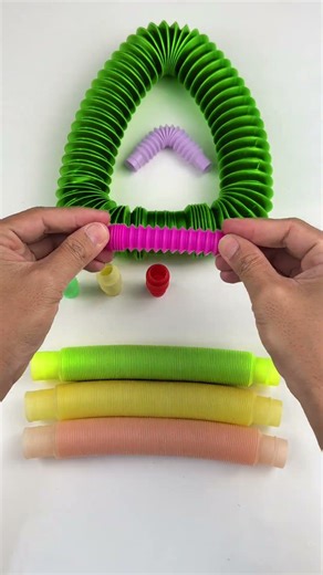 Oddly satisfying pop tube #diy #satisfyingvideo #relaxing #crunchy #poptubesound #asmrs GOOD!