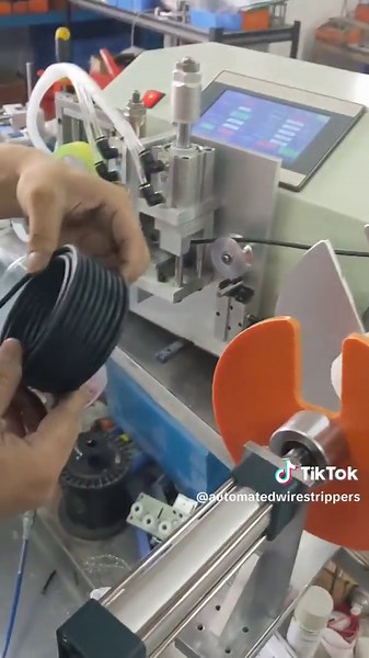 Watch our Automatic Meter Counting Cable Coiling & Sorting Machine deliver stunning efficiency! This machine automates the entire process: precise length measuring, clean cutting, and perfect cable coiling and sorting. See how it elevates wire harness and cable assembly production with speed and accuracy. Key Machine Parameters: Function: Automatic fixed-length measuring, cutting, coiling, and sorting of cables. Precision: High-accuracy meter counting for consistent lengths. Application: Ideal f