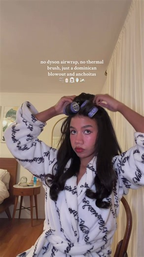 the older i get the more i go back to my culture’s beauty secrets ✨ don’t get me wrong i would LOVE a thermal brush but i must be realistic because i don’t love heat styling my hair frequently, and why buy another tool when the blow dryer and round brush i have gets me those results. yes, definitely more convenient but honestly a dominican blowout with anchoitas (pin curls) is what i grew up on and it gets the job done everytime. #blowoututorial #dominicanblowout #hairtutorial #grwm #hairtok