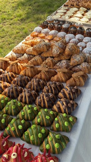 Matakana Country Market | THIS SUNDAY ♥️ 9am - 2pm. Wander the stalls under the trees and enjoy all of the incredible food vendors. 📍33 Omaha Flats Road, Matakana 🐶... | Instagram