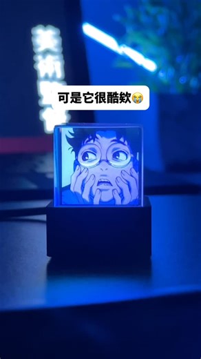 動漫選酷酷 on Instagram: "⚡VibeCube 影像方塊⚡ 💫 自定義影片 / 圖片播放�把最愛的角色片段、動畫場景、經典瞬間�通通放進這顆小方塊裡 🧊 極迷你尺寸 × 極高質感�僅 3×3×3 公分，卻擁有滿滿細節與存在感 無論放在桌上、展示櫃、電腦旁，都能成為焦點 🔌 USB 傳輸影片・即插即播�輕鬆匯入、快速切換�讓你的方塊每天都能播放不同世界的故事 一顆方塊、一段畫面、一次重溫�讓角色的帥氣永遠陪在你身邊✨ 🔥留言「❤️」火速私訊您！📩 🔥留言「❤️」火速私訊您！📩 🌟要追蹤我們才能傳訊息喔～"