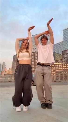 Poli and Max dance the Womanizer trend.