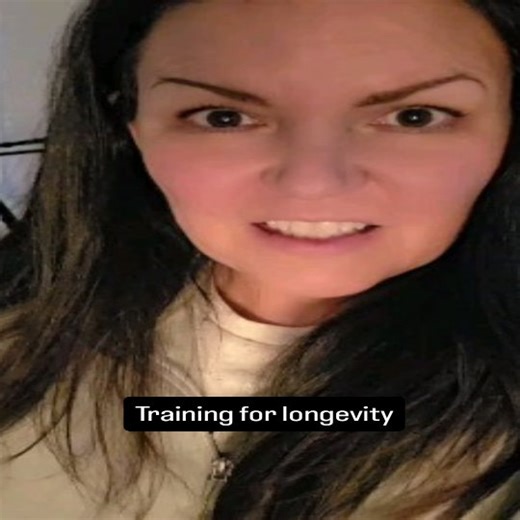 We don’t train for summer bodies. We train for lifespans. For years I did what most people do: trained hard, stayed consistent and still felt my body breaking down. -Pain -Compression -Fatigue The slow realization that conventional fitness was building aesthetics—but not durability. Naudi Aguilar @theleverking and his training methodolgy, Functional Patterns @functionalpatterns changed that trajectory for me. It gave me a framework to understand how the body is actually meant to move, load, and 