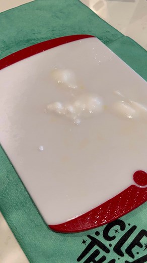 82K views · 1.9K reactions | Let’s clean up this cutting board! #cleaningtips #cleaning | Clean That Up | Facebook